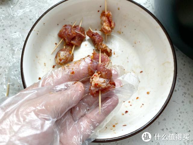 孩子爱吃的牙签肉，在家就能做不用油炸，外酥里嫩好吃又卫生