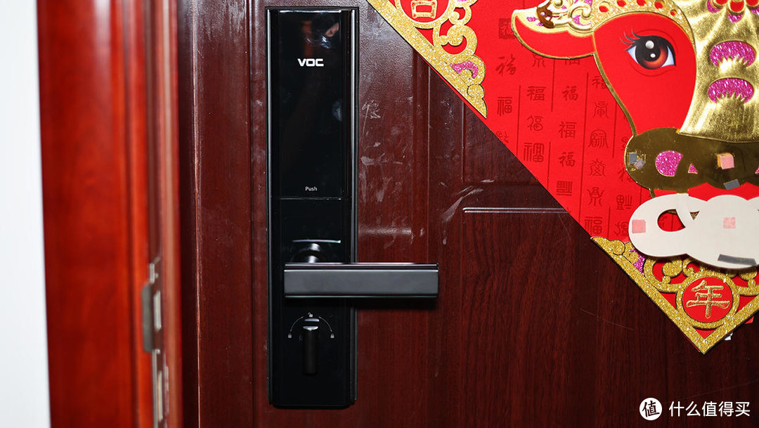 安装华为智选VOC智能门锁S，再也不用担心家人被锁到门外了