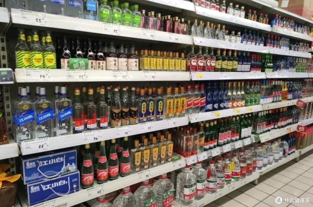 超市低价酒水展位