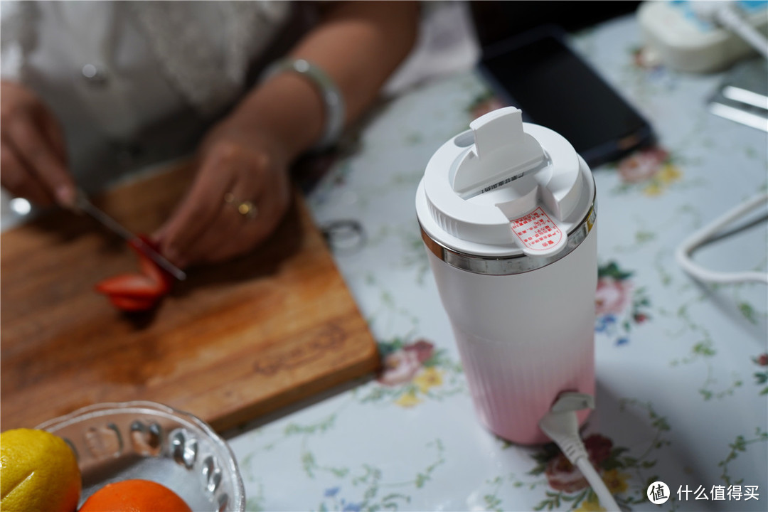 这个夏天用圈厨便携式奶茶机来做一杯水果茶