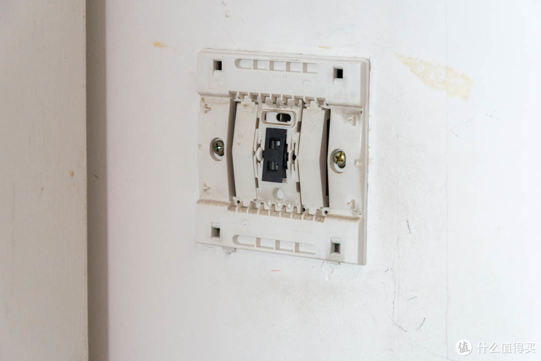 绿米Aqara智能墙壁开关E1安装与体验 老式灯具也可以用手机控制