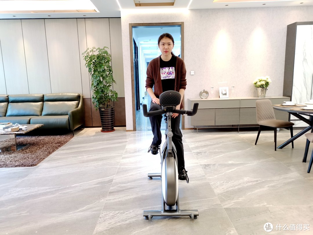 体美身健魅力无限，华为智选mobifitness动感单车对标私人教练