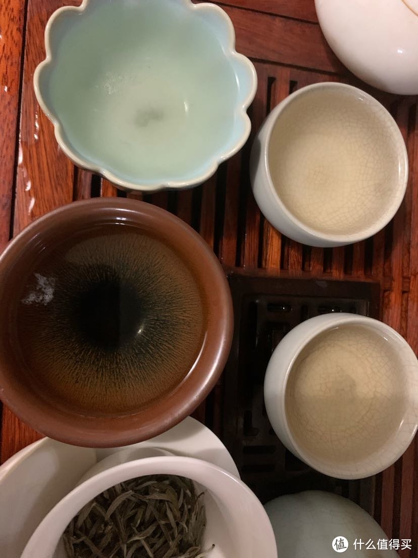 从上到下分别是第一、二、三、四泡的茶汤