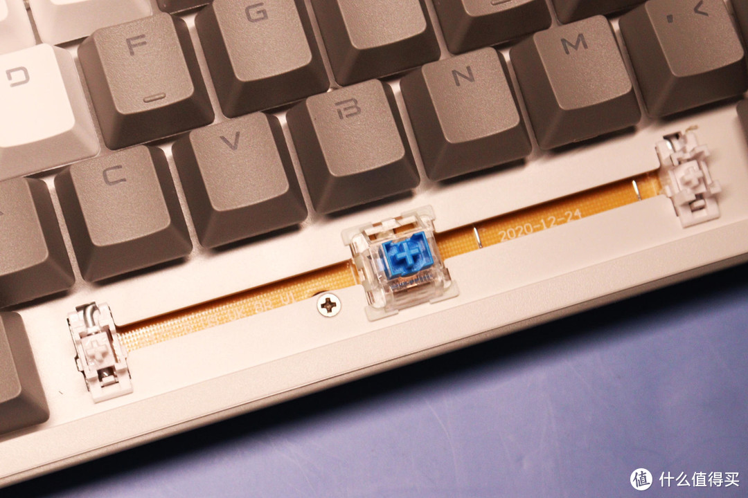 定义机械键盘入门标杆!来自国产大厂!微星GK50Z机械键盘 开箱/简评