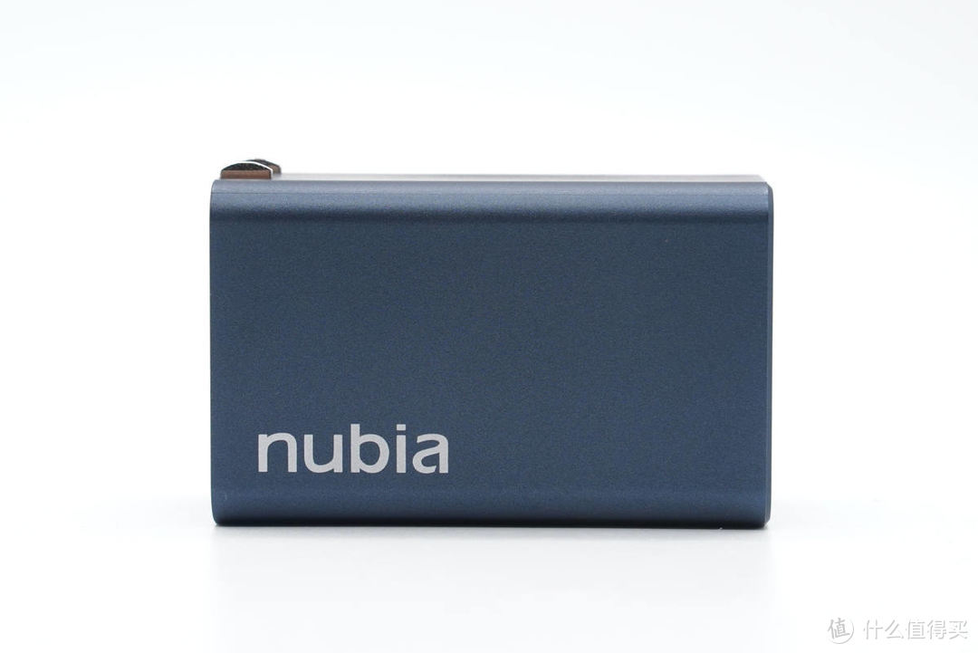 简约不简单，努比亚 2C1A 氮化镓充电器开箱评测