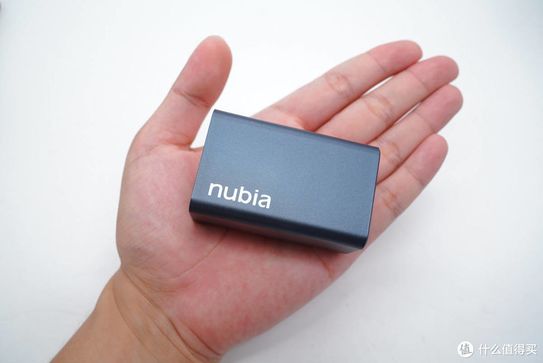 简约不简单，努比亚 2C1A 氮化镓充电器开箱评测