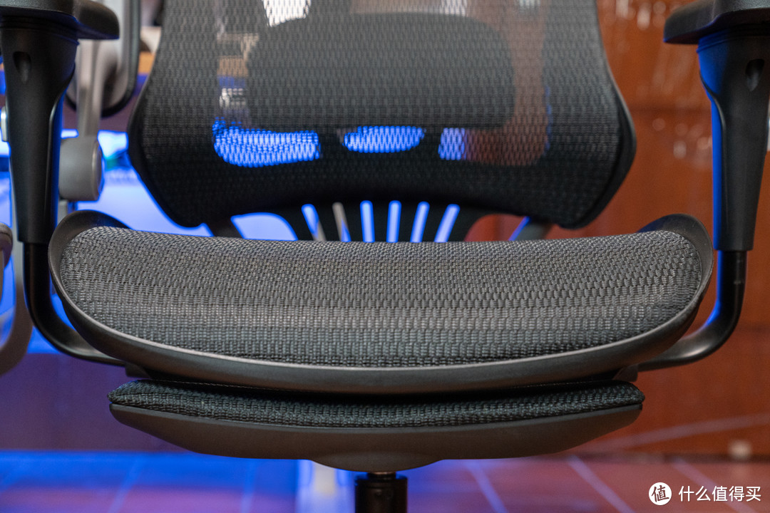 老罗曾经直播的网红椅子，升级之后，还值得入手吗：网易严选3D悬挂腰靠人体工学椅
