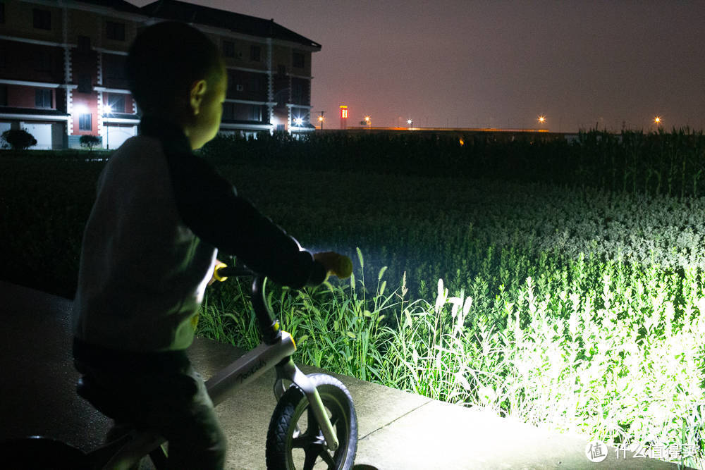 黑夜骑行必备产品迈极炫RN900自行车灯轻体验