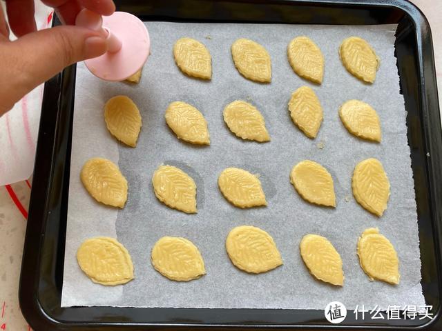 自制无添加零失败基础小饼干，香味浓郁又酥脆，吃着健康又放心