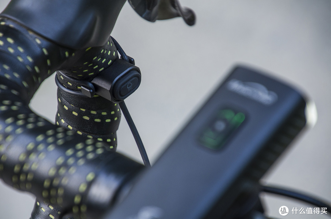 专业、智能、便捷的骑行照明：迈极炫DA1500