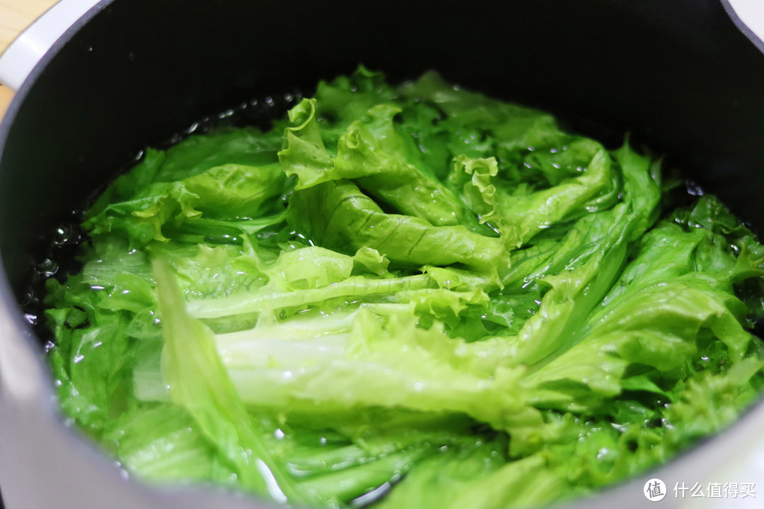 做蚝油生菜，很多人忽略了这一步，教你正确做法，生菜翠绿味道香