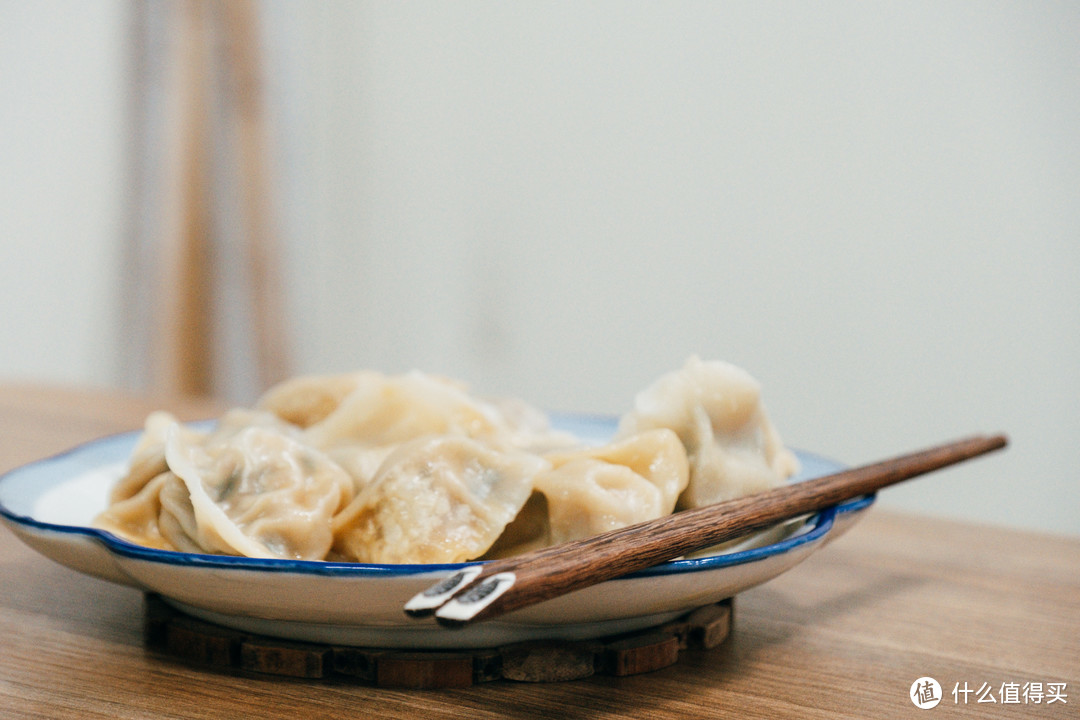 晚上饿了，来碗速冻饺子么？