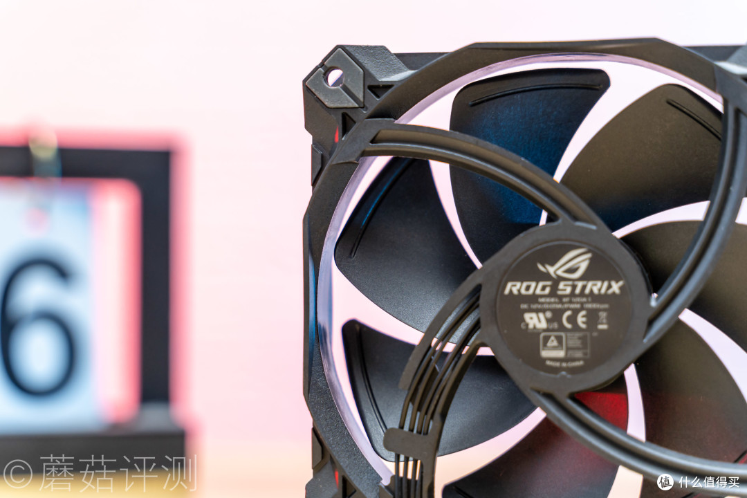 静音效果一流,外观造型酷炫,华硕rog strix 风神xf120静音风扇评测