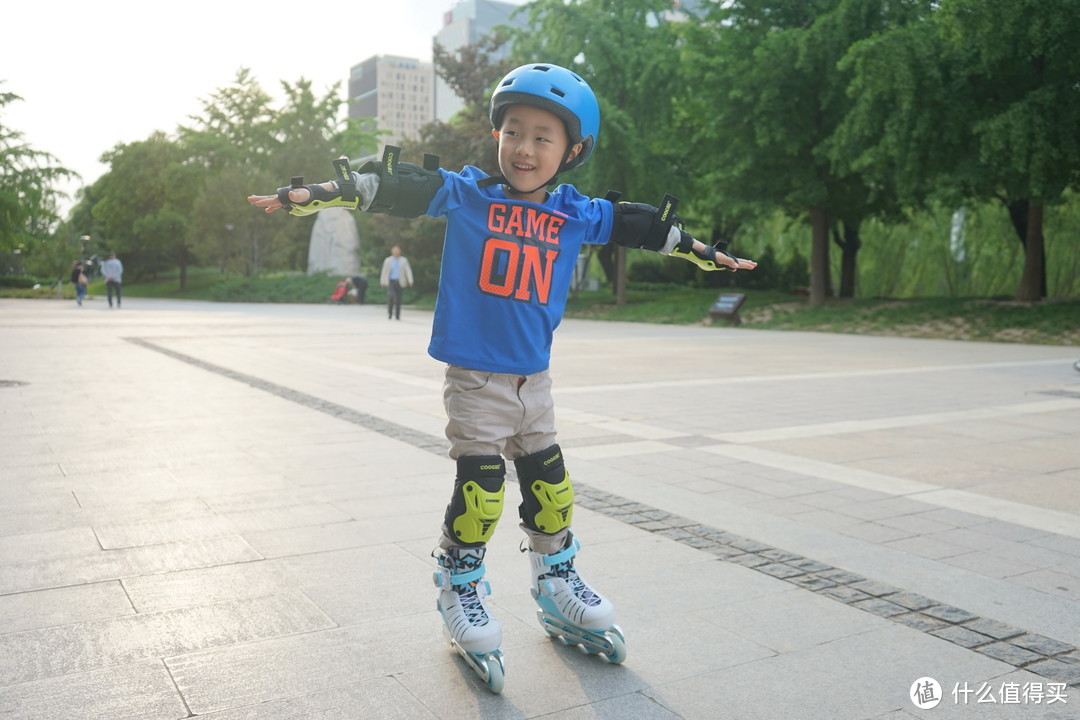 酷骑专业儿童轮滑鞋，让孩子轮滑更进步