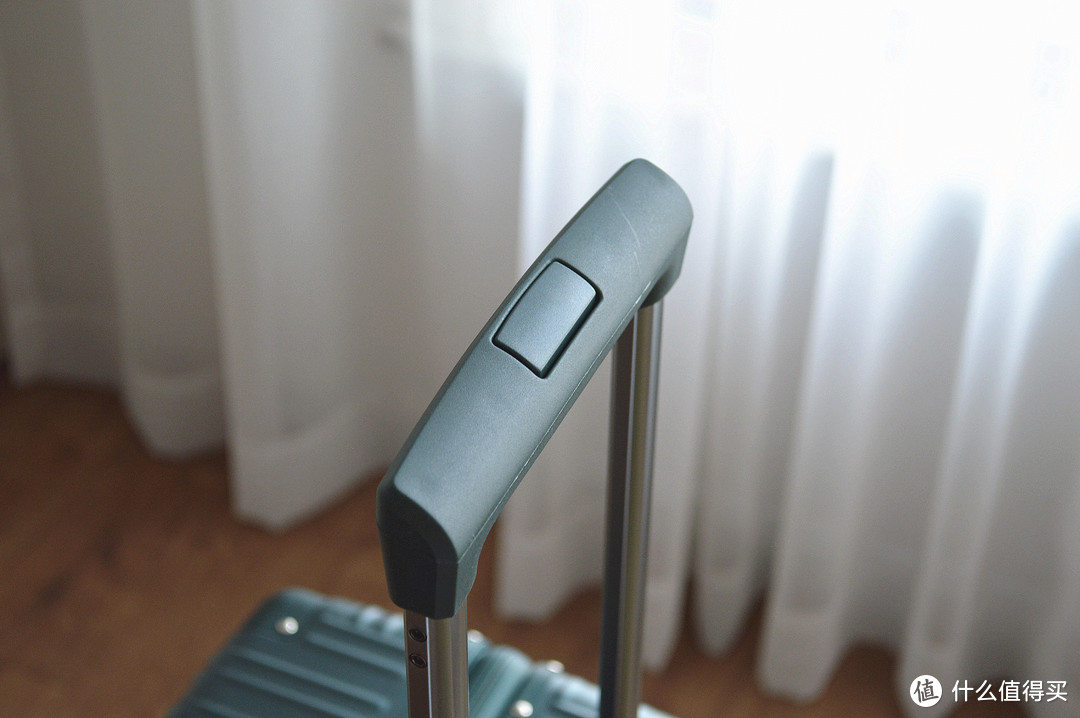 听说你想选一款坚实稳固的行李箱：90分全新铝框行李箱评测