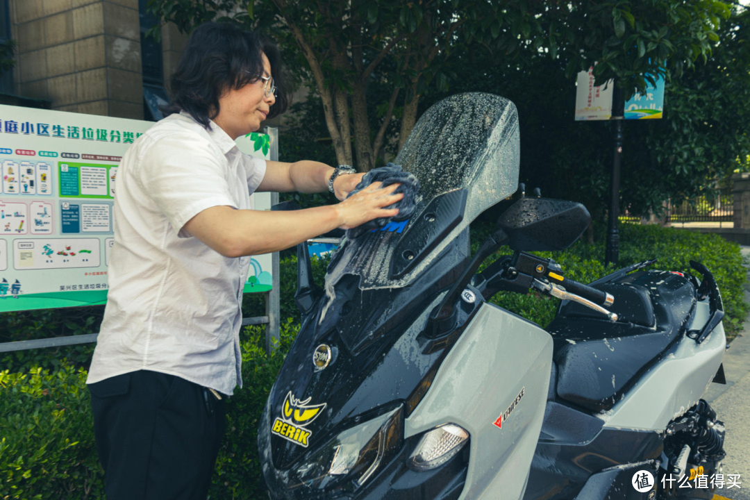 2021年了你还没自己洗摩托车吗｜绿田高达联名便携洗车泵