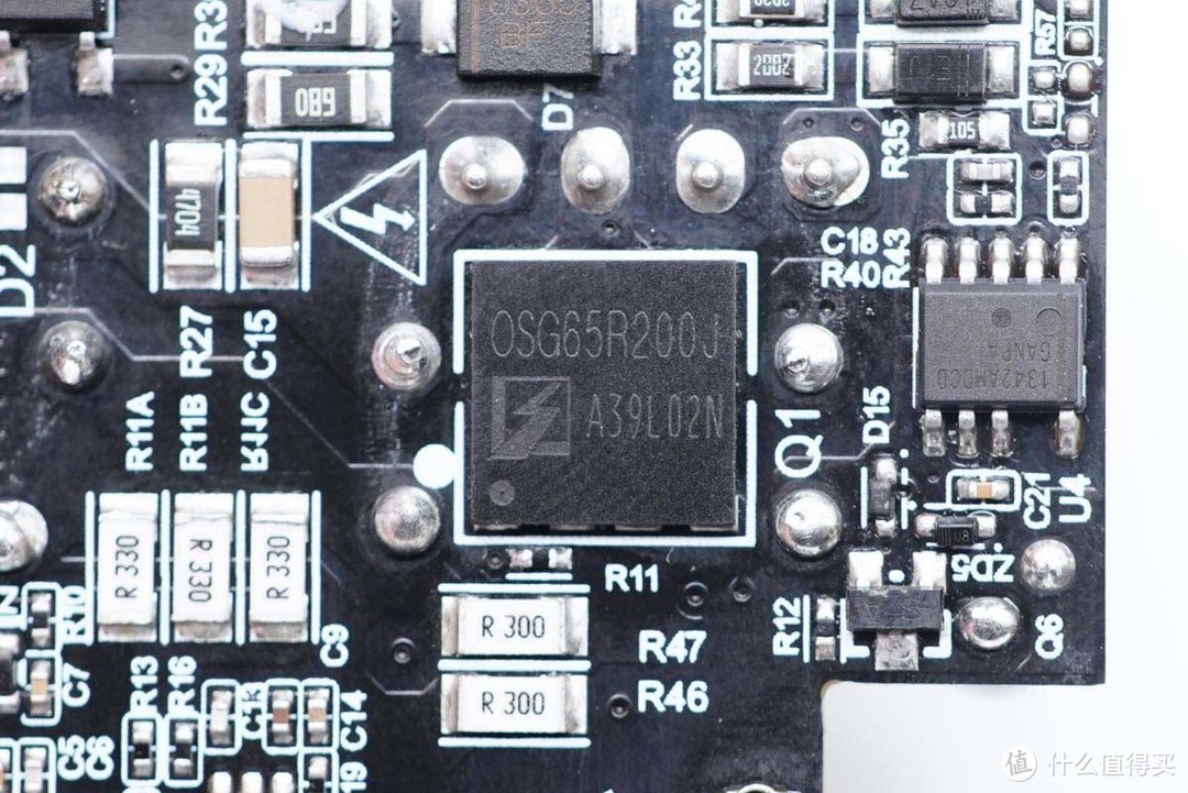 拆解报告：Baseus倍思QC5 100W快充氮化镓充电器