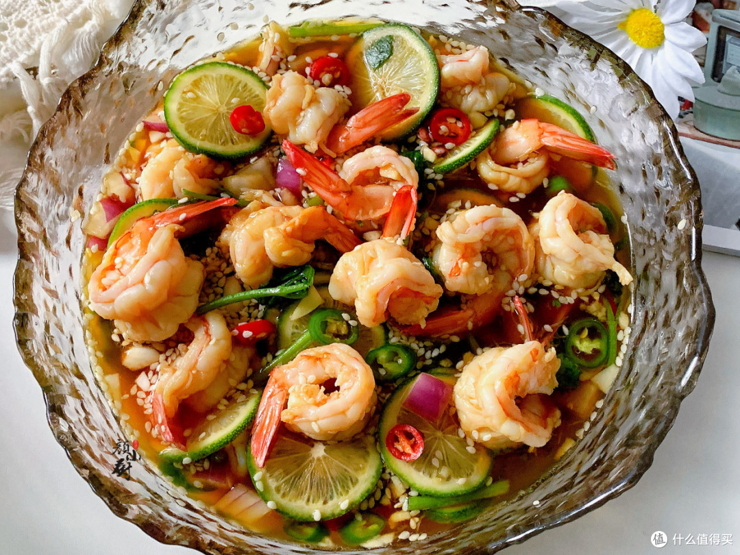 大虾不要直接水煮了，教你新吃法，酸辣开胃，一次一盘不够吃