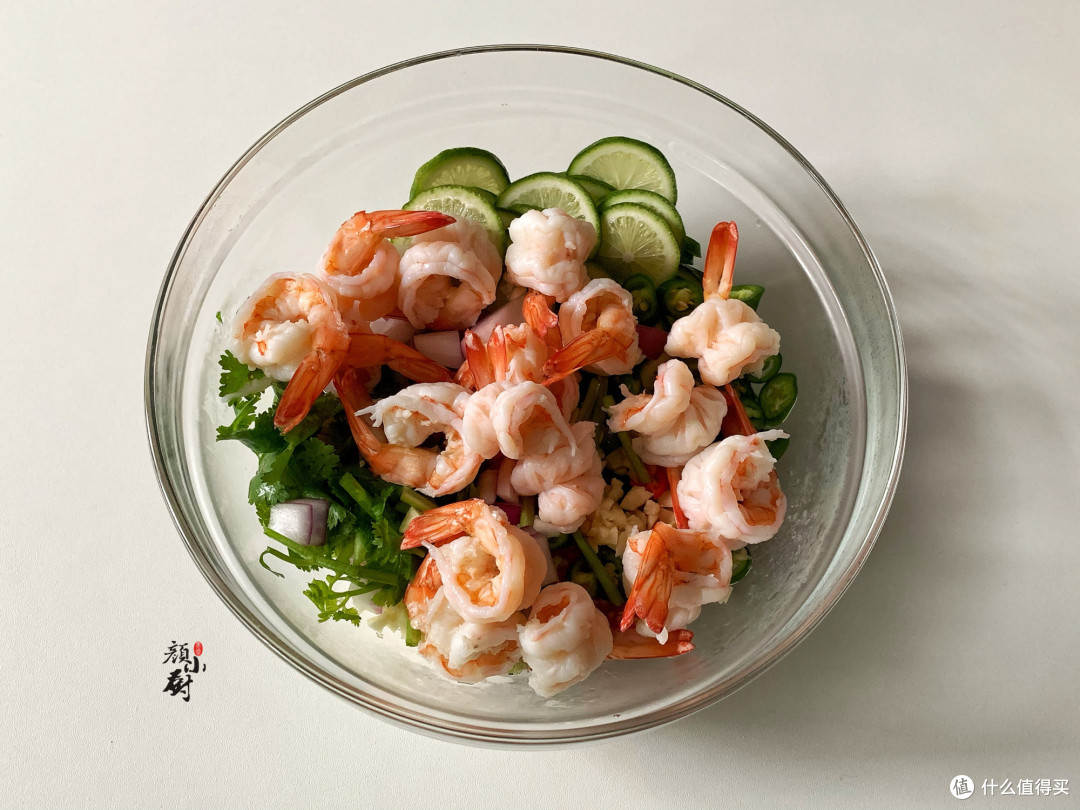 大虾不要直接水煮了，教你新吃法，酸辣开胃，一次一盘不够吃