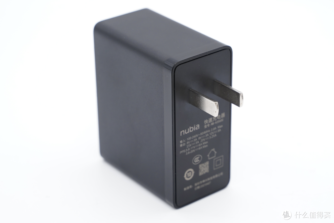 努比亚 Z30 Pro 充电评测：标配 120W 氮化镓充电器与 6A 快充线材，快充不减配