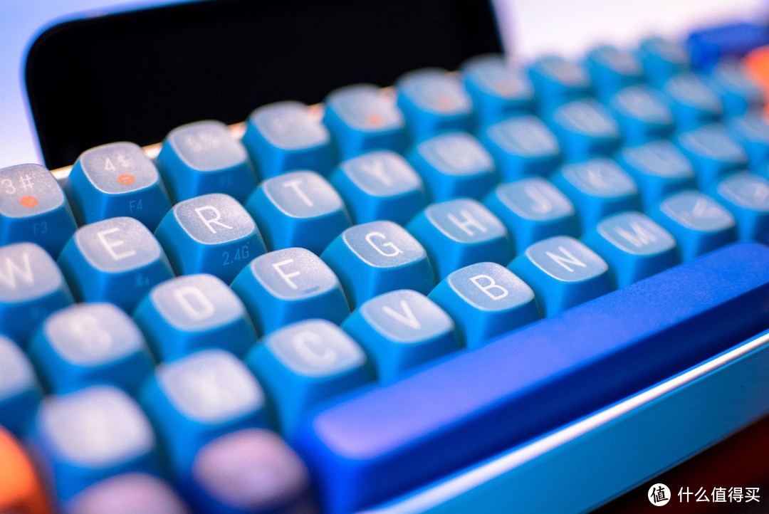 论颜值，难有敌手：纯为DIY设计的洛斐小翘蓝牙机械键盘评测