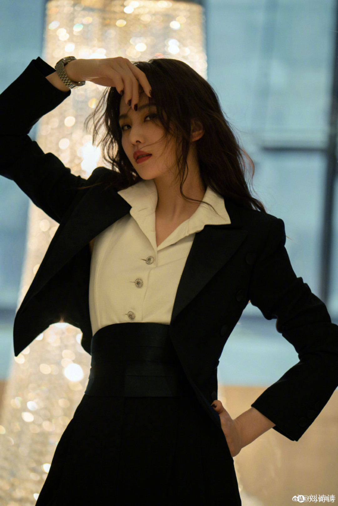 嘉人红毯女明星黑西装,杨幂,刘诗诗,唐嫣你觉得谁更炸?