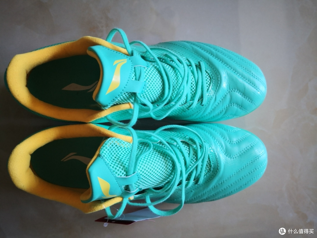 国货李宁铁2tf版本足球鞋亲穿实测体验