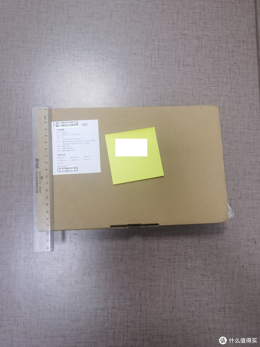 一个牛皮纸盒子，上面印刷产品的信息