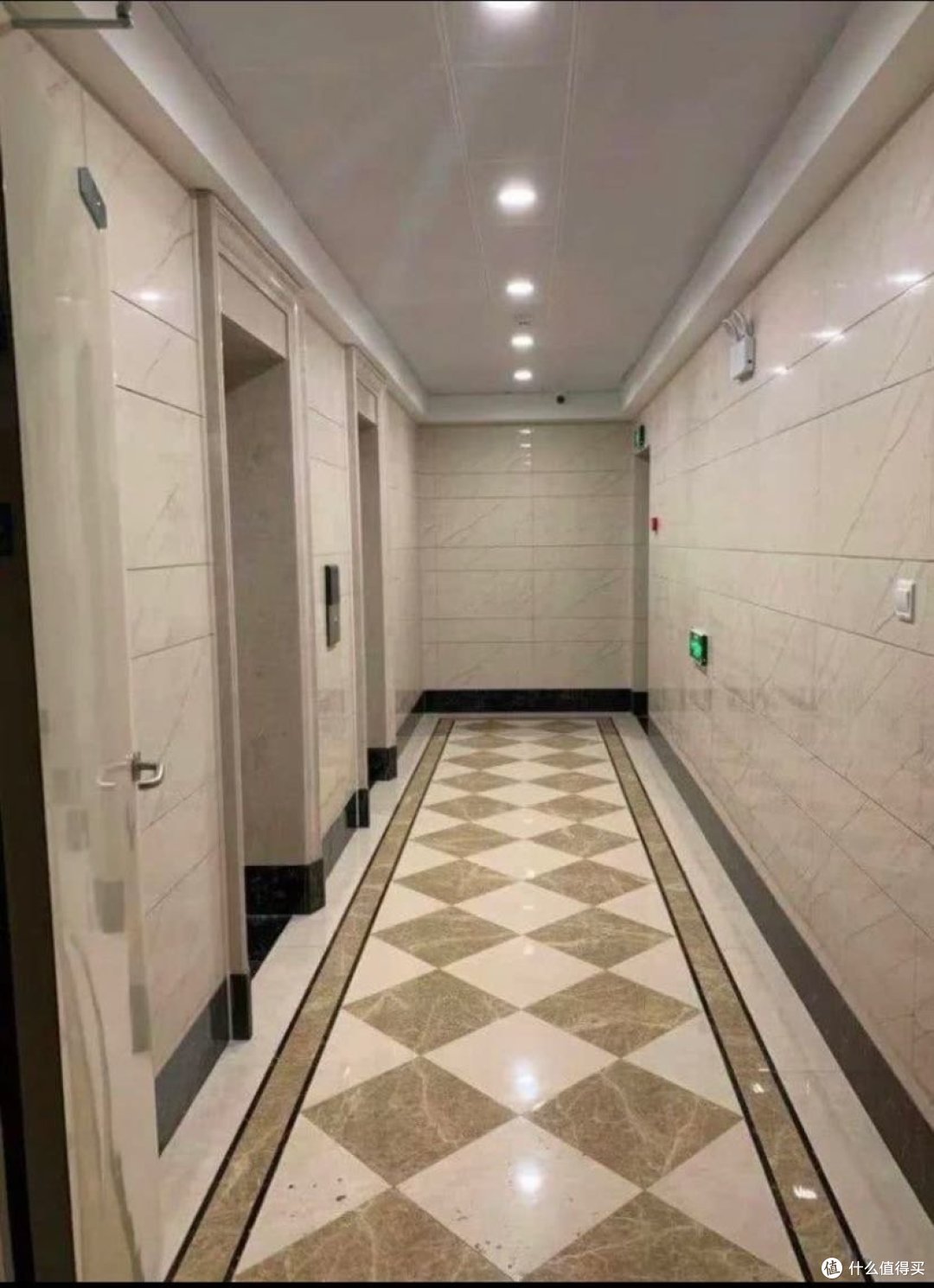 2,提高小区住户消防意识,严禁放置杂物堵塞走廊,楼梯通道,物业发现有