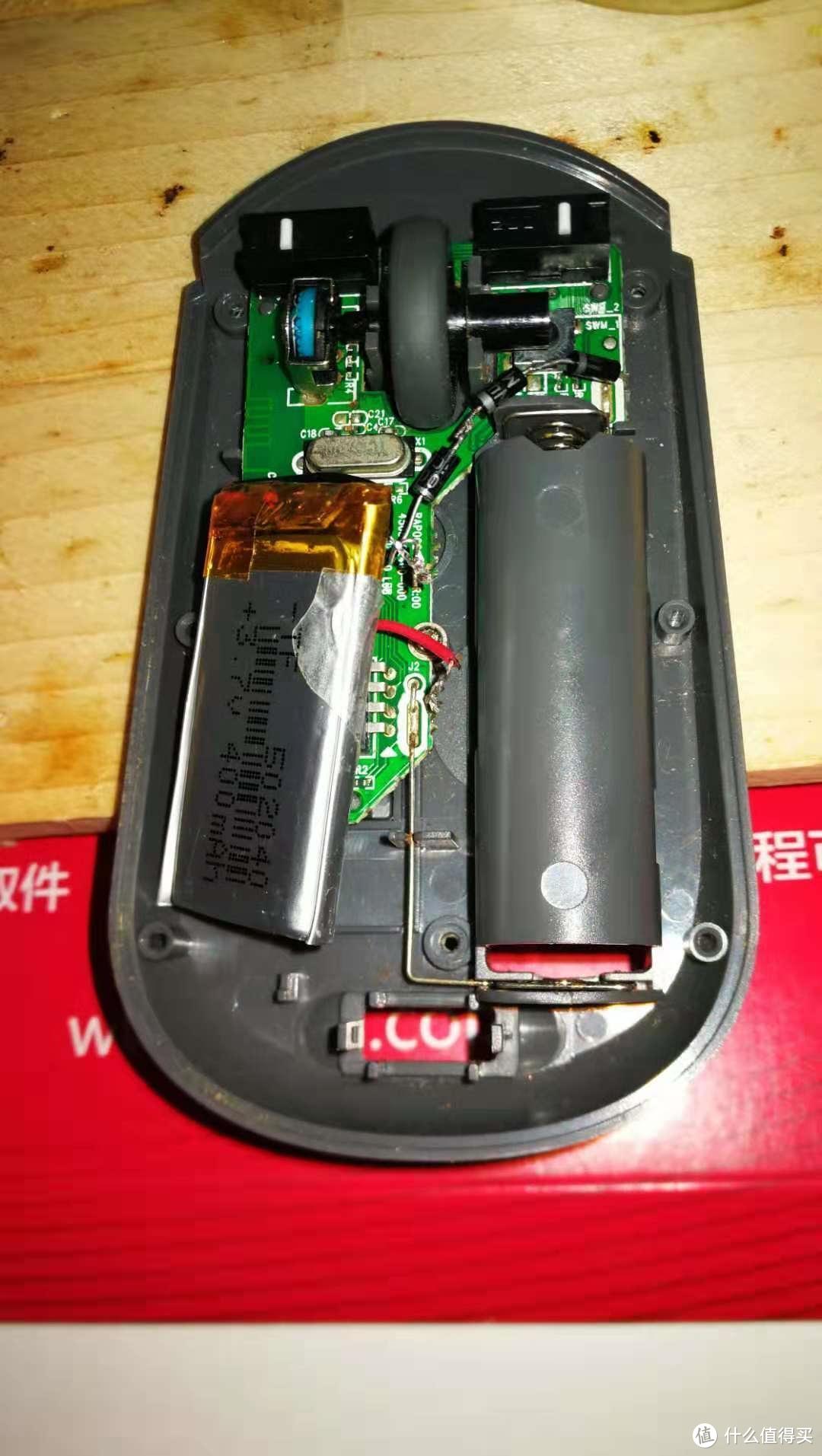 拆开鼠标，空间有余，可以放下电池，但是放不下锂电充电板
