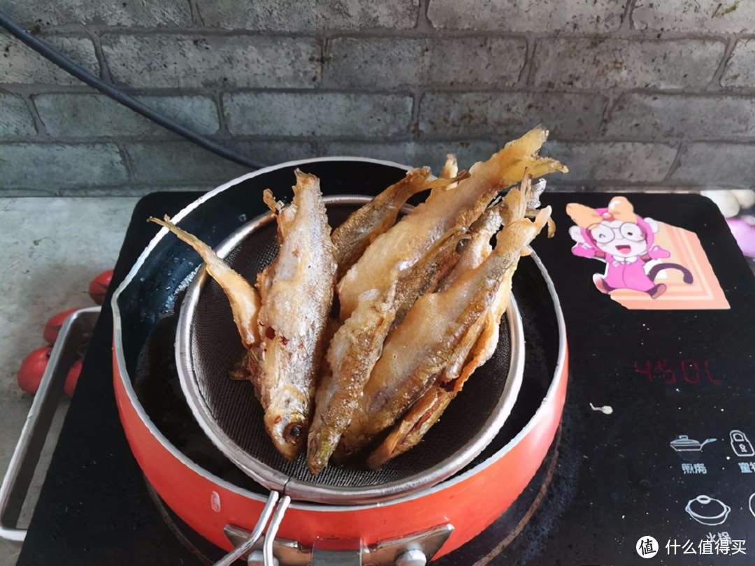 小鱼儿这么做，香酥可口入口即化，既是下酒菜，也是低脂零食