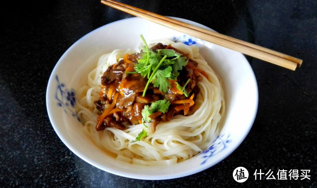 天气太热没食欲，不妨试试我做的这道打卤面，保证做上一锅不够吃