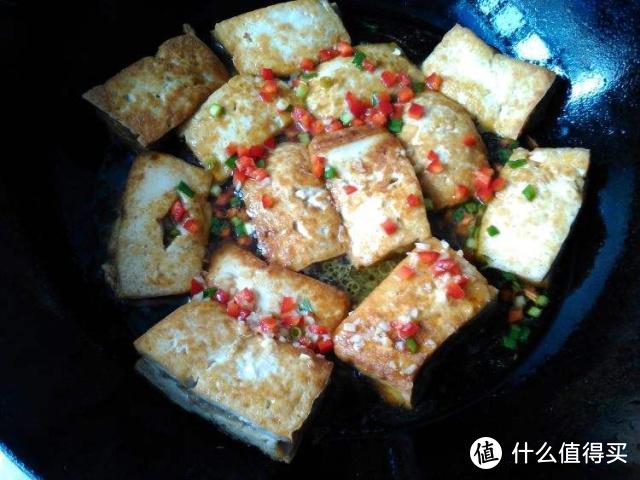 豆腐新做法，外酥里嫩，还特别入味，比肉还好吃，出锅就被抢光