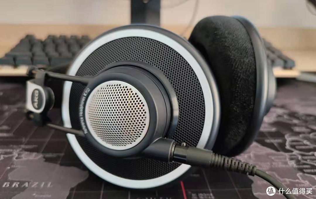 AKG K702