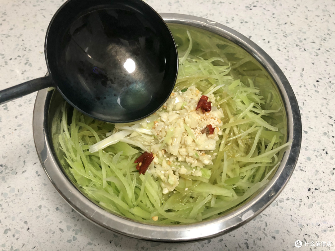 买莴笋时 选择大根还是小根 菜贩子不经意间说漏嘴 长见识了 蔬菜 什么值得买