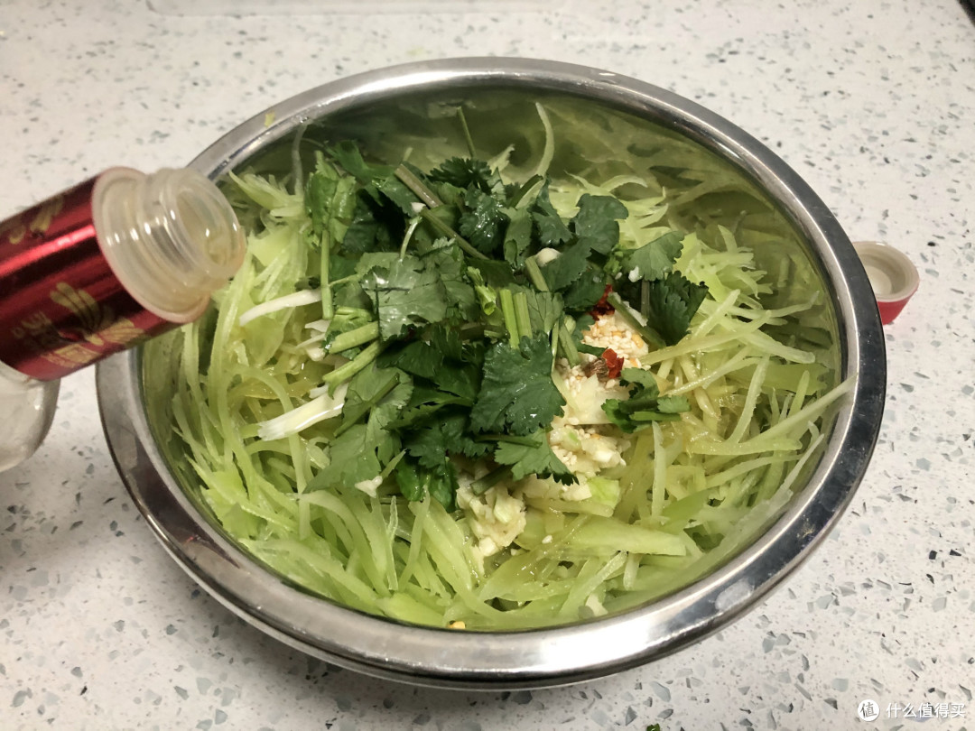 买莴笋时 选择大根还是小根 菜贩子不经意间说漏嘴 长见识了 蔬菜 什么值得买