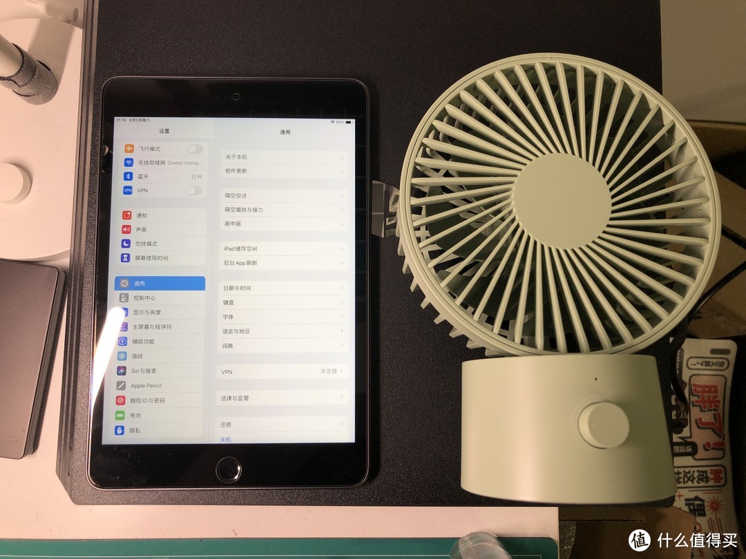 横向对比 iPad mini 5，并不比其大多少