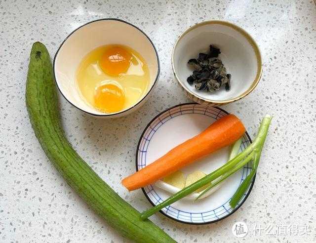 丝瓜别再炒了，用它包饺子鲜美多汁比肉还香，筋道好吃不破皮