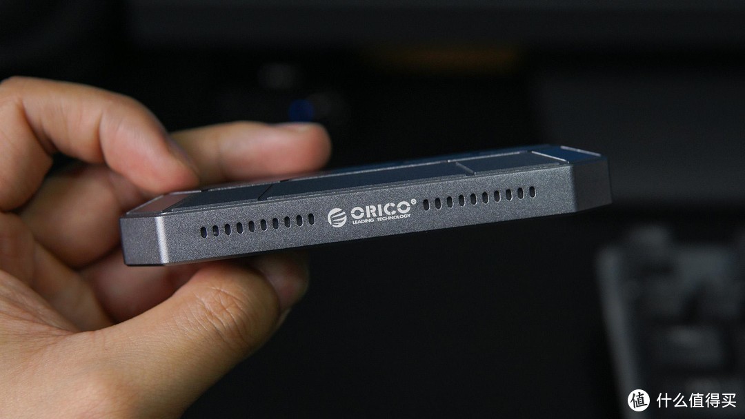 ORICO奥睿科炫彩RGB硬盘盒体验：全金属和灯光 极客标配