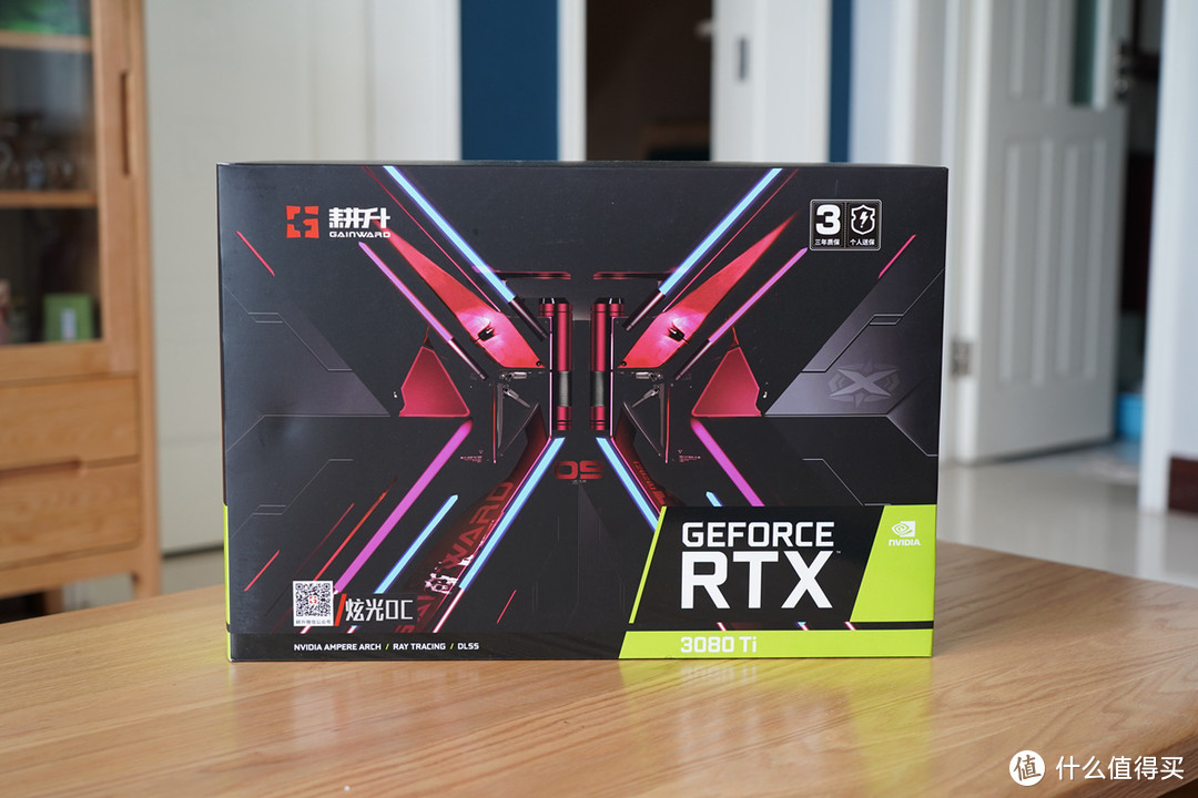 接下来也就是本次装机的重点，来自耕升的RTX 3080TI炫光显卡。