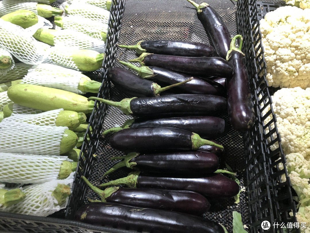 夏天买茄子，遇到紫皮和绿皮怎么选？老菜农：别瞎买，差别挺大的