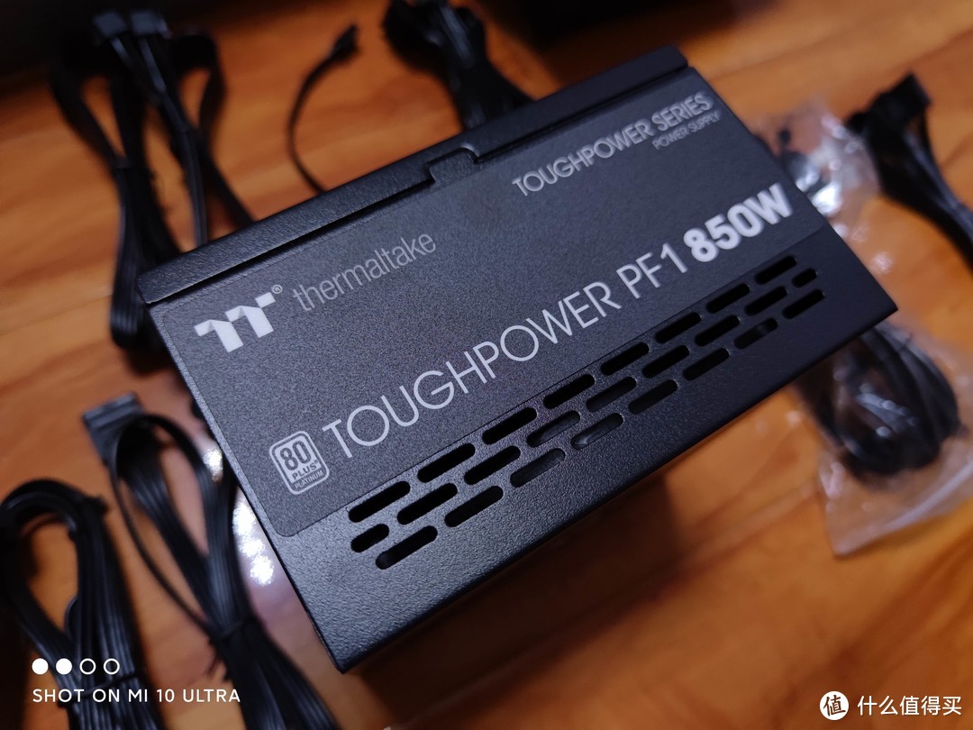 电源全称：Tt ToughPower PF1 850W，80Plus白金认证