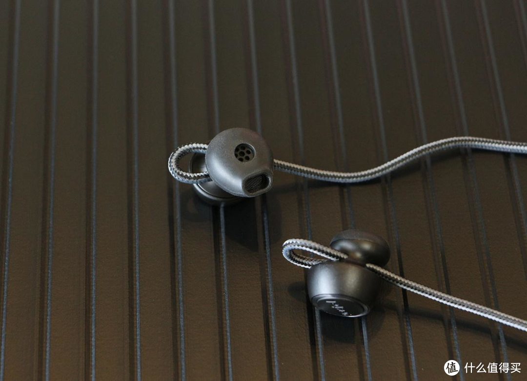 音质实力比肩AirPods，40年音响功底！德系运动蓝牙耳机体验