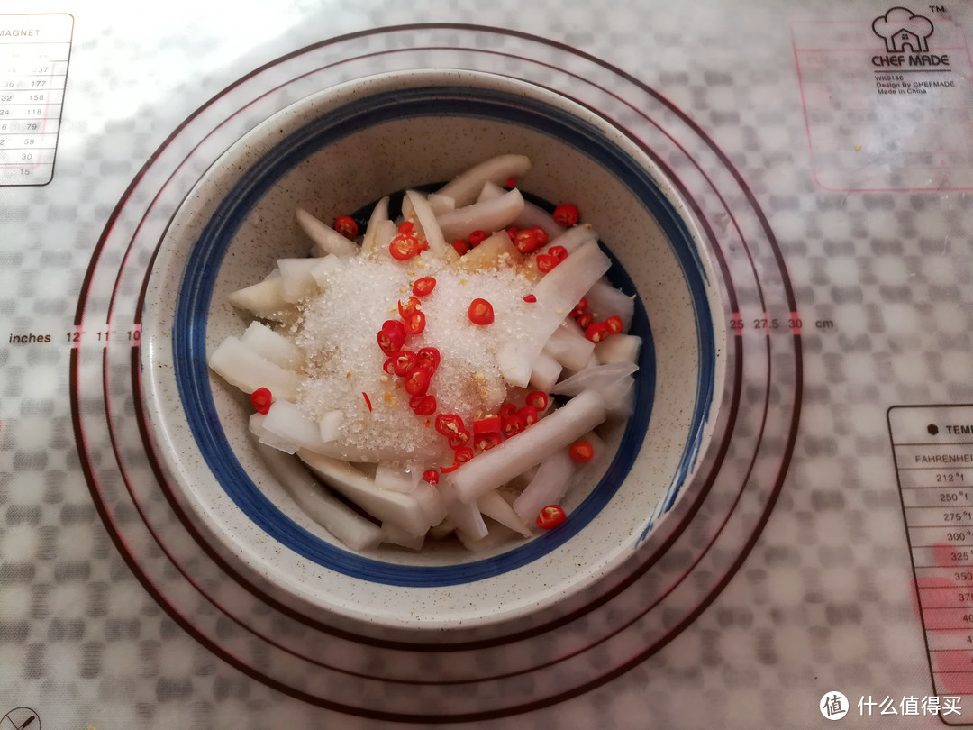 一根萝卜能做一大碟，餐前开胃，餐后助消化，成本只要1块钱