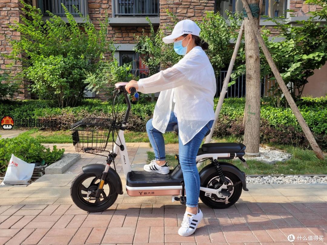 共享电动车,所以并不觉得新国标限速25km/h有多慢,甚至这个小电驴要比