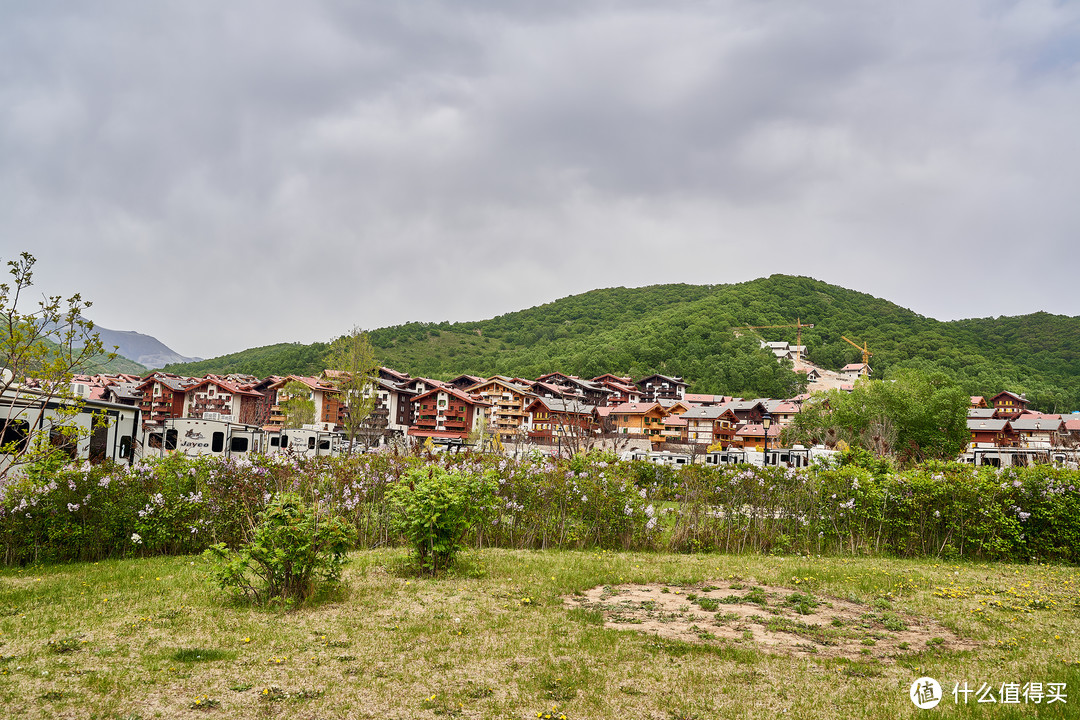 试驾比亚迪宋PLUS DM-i游览海坨山谷房车营地