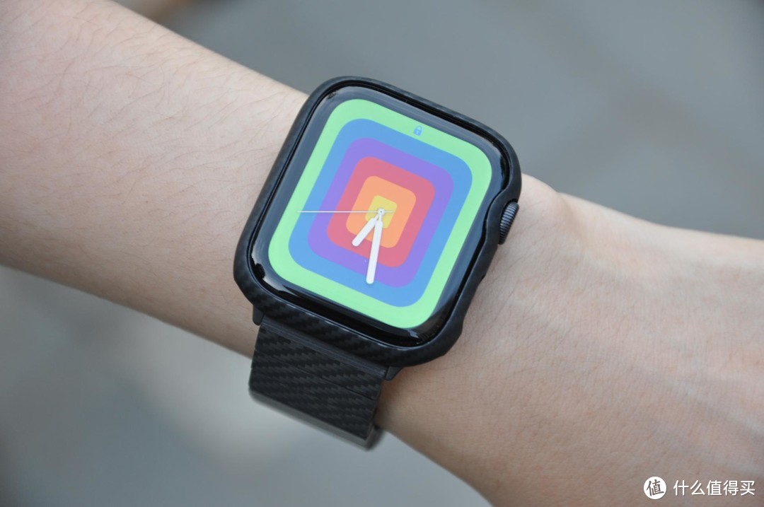 谁能抵挡碳纤维Apple Watch的诱惑呢？PITAKA表带+表壳