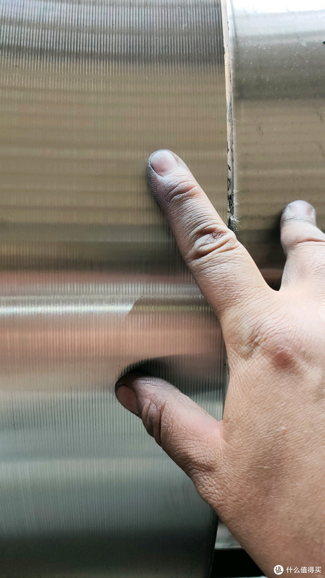 金属表面的刀花  每天都要用手触摸 是否平整有无接刀痕迹 指纹磨损的非常严重