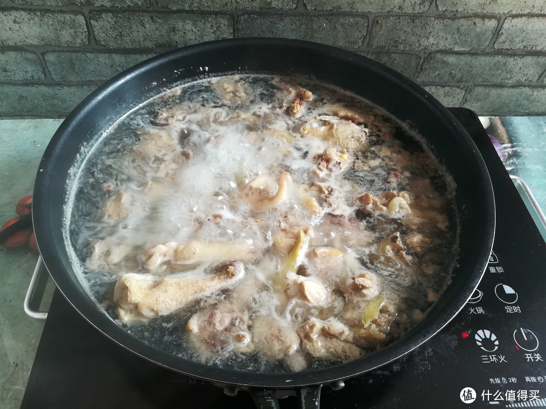 鸡肉别总是煮汤，加点料，香辣可口清爽不油腻，端上桌就抢光了