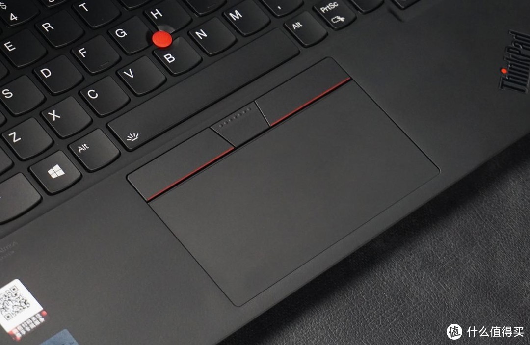 轻薄笔记本的翘楚！体验全新ThinkPad X1 Carbon：它在带着我们一路狂奔